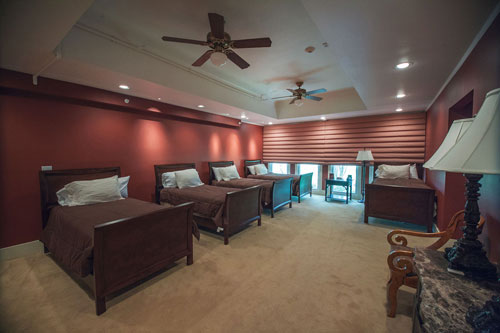 photo of a bedroom at Great Oaks Recovery center - drug rehab and detoxification - detox center near houston - addiction treatment detox