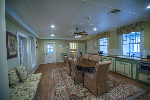photo of the large dining room at Great Oaks Recovery Center - Family Program - houston drug rehab - houston addiction treatment